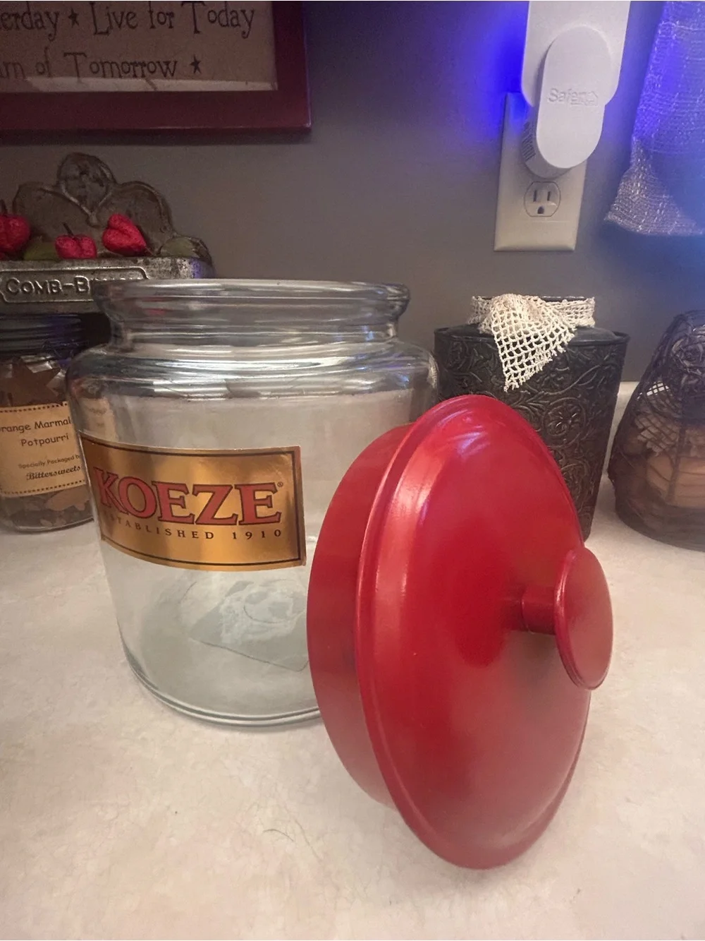 Vtg KOEZE’s Lidded Glass Cashew Nut Jar Counter Top Apothecary Store Display